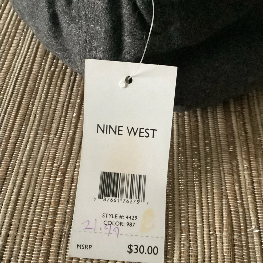 NWT Y2K Grey Capped Brim Bratz Hat Nine West OS - Picture 4 of 4
